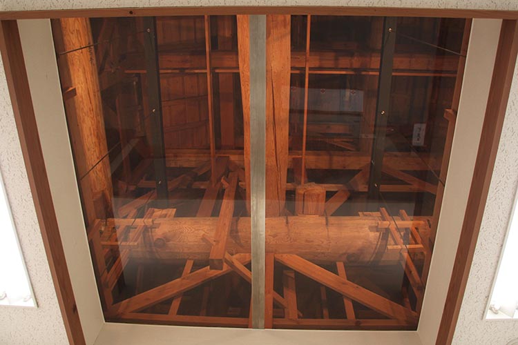 Photo:Roof truss
